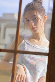 年轻漂亮少妇私密精油按摩保养